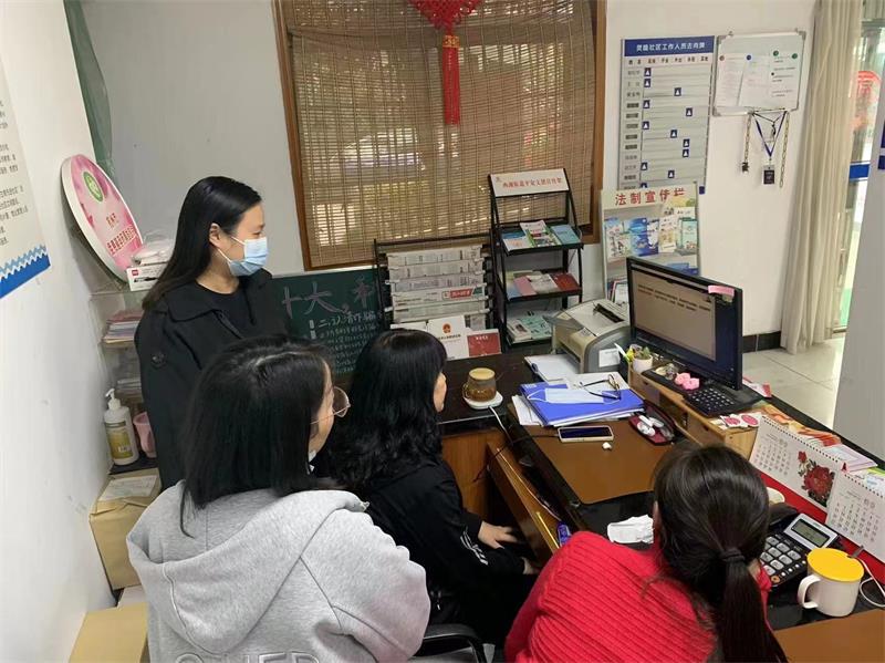 55.jpg 英国正版365官方网站家庭教育研究院巾帼文明岗教育行
